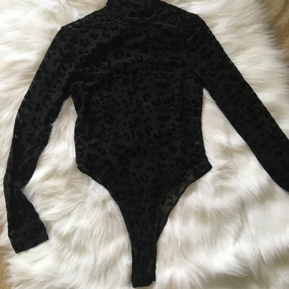 COPY - Mock Neck Leopard Print Bodysuit - Picture 2 of 9